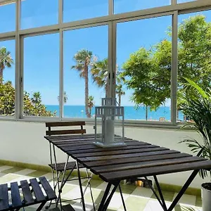 https://almirante-nico-apart-en-1linea-de-playa-y-aparcamiento.es-andalucia.com
